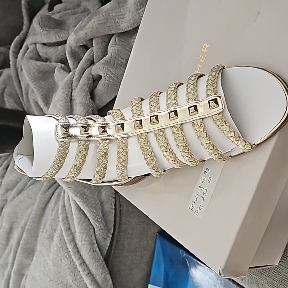 Sandals size 9 new